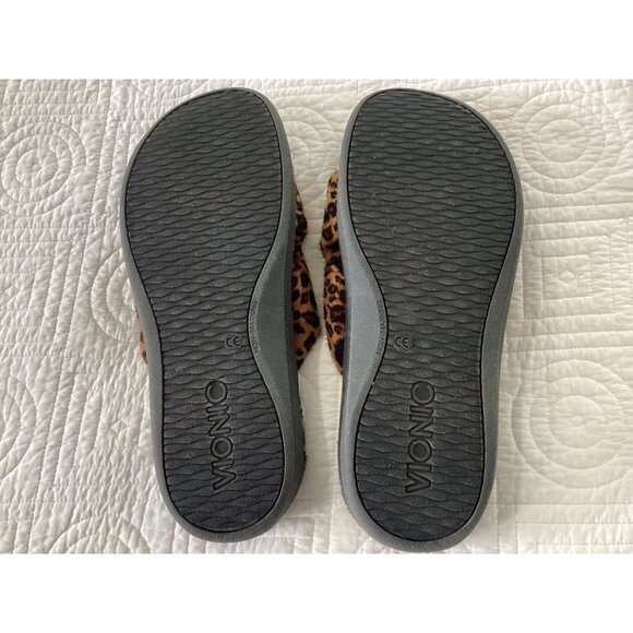 Vionic Relax Slippers Brown Leopard Plush Size 11 - Picture 9 of 10